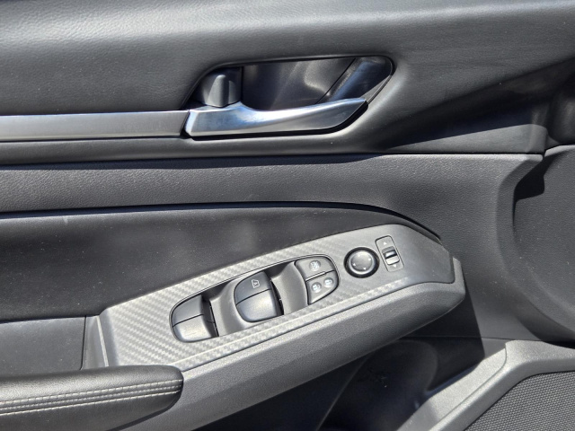 Used 2022 Nissan Altima 2.5 SV Sedan  in ,  21