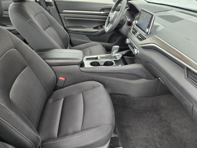 Used 2023 Nissan Altima 2.5 SV Sedan  in ,  32