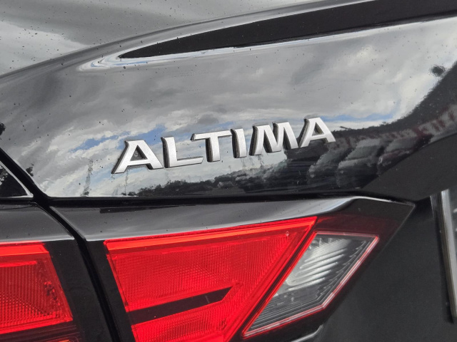 Used 2023 Nissan Altima 2.5 SV Sedan  in ,  35
