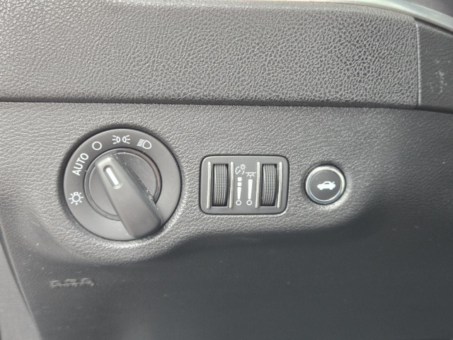Used 2020 Dodge Charger SXT RWD  in ,  17