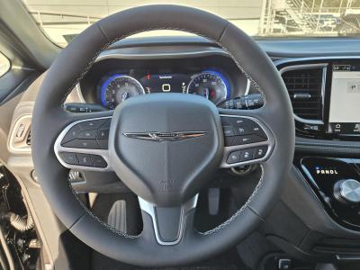 New 2026 Chrysler Pacifica Select FWD  in ,  17