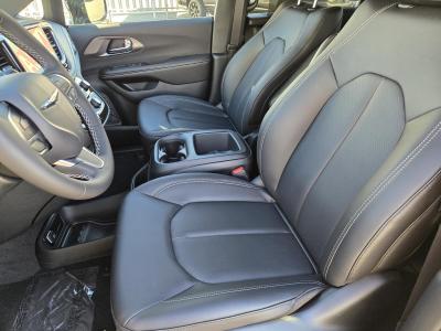 New 2026 Chrysler Pacifica Select FWD  in ,  23