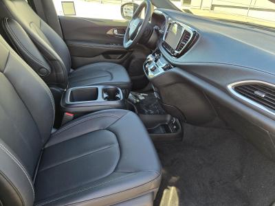 New 2026 Chrysler Pacifica Select FWD  in ,  32