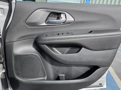 New 2026 Chrysler Pacifica Select FWD  in ,  33