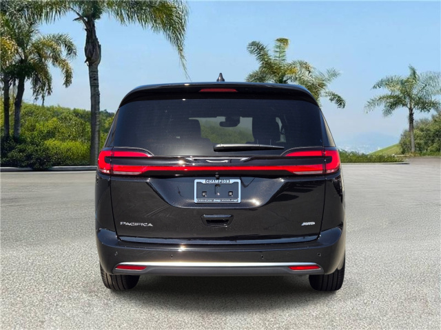 New 2027 Chrysler Pacifica Select AWD  in ,  4