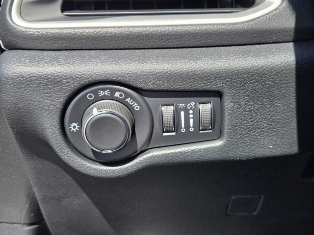 New 2027 Chrysler Pacifica Select AWD  in ,  21