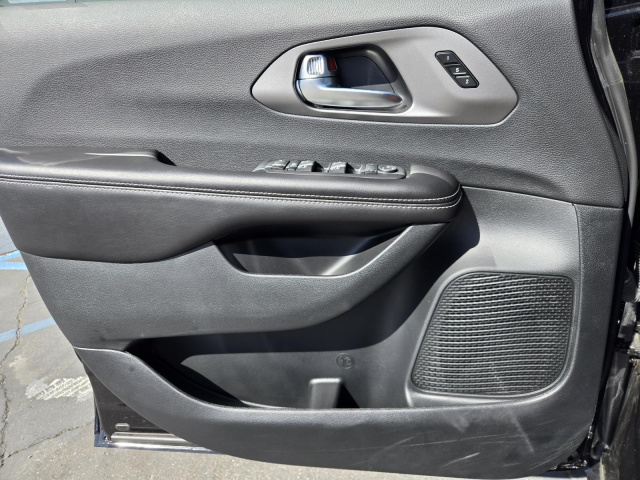 New 2027 Chrysler Pacifica Select AWD  in ,  22