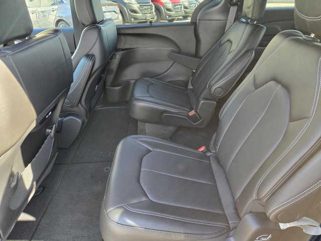 New 2027 Chrysler Pacifica Select AWD  in ,  27