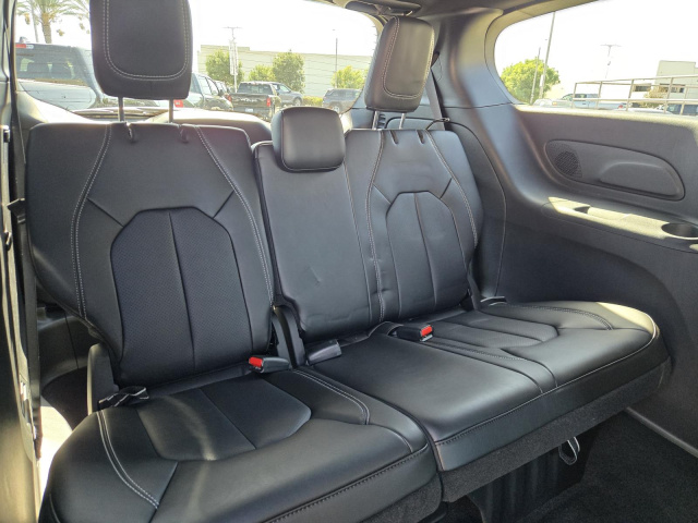 New 2027 Chrysler Pacifica Select AWD  in ,  29