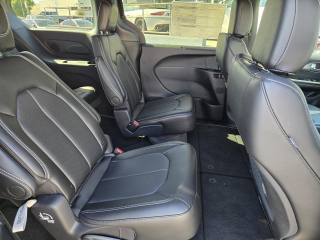 New 2027 Chrysler Pacifica Select AWD  in ,  30