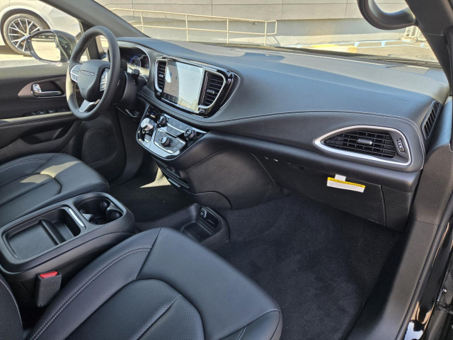 New 2027 Chrysler Pacifica Select AWD  in ,  31