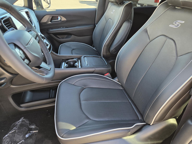 New 2027 Chrysler Pacifica Limited AWD  in ,  24