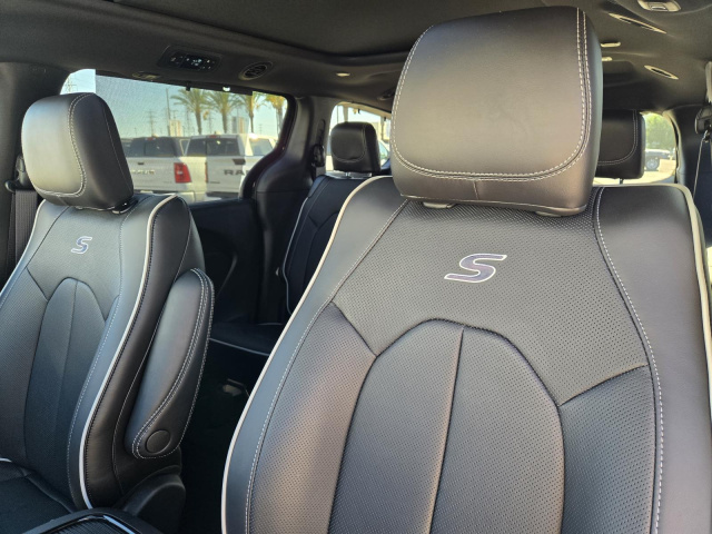 New 2027 Chrysler Pacifica Limited AWD  in ,  25