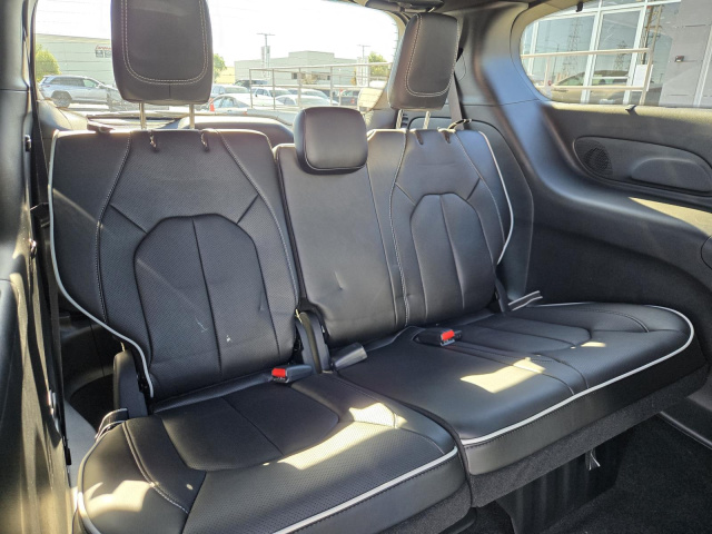 New 2027 Chrysler Pacifica Limited AWD  in ,  30