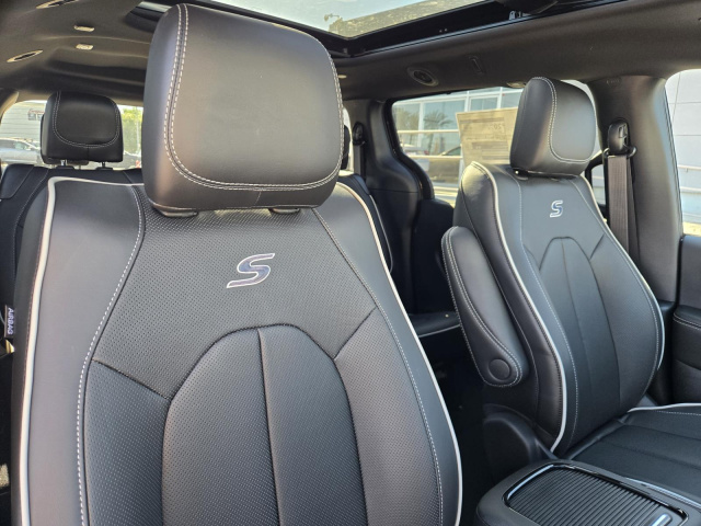 New 2027 Chrysler Pacifica Limited AWD  in ,  34