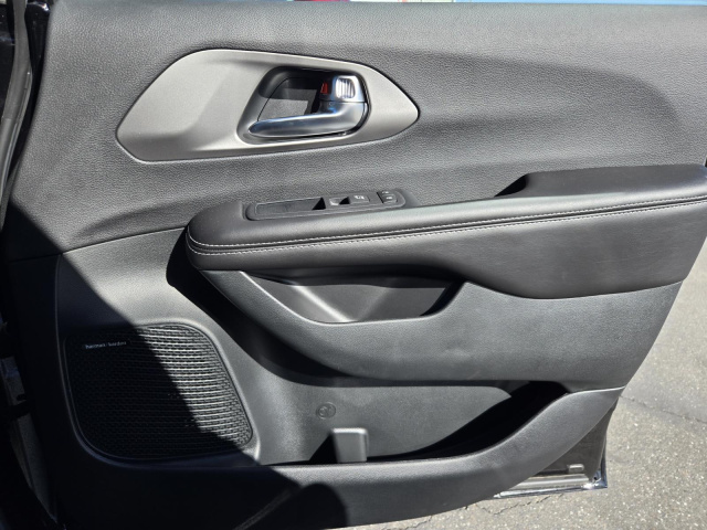 New 2027 Chrysler Pacifica Limited AWD  in ,  35