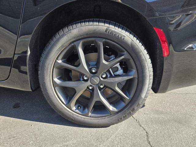 New 2027 Chrysler Pacifica Limited AWD  in ,  37