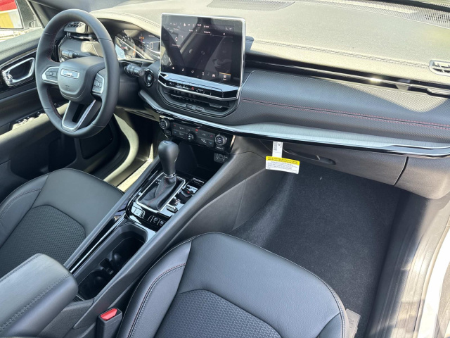 New 2026 Jeep Compass Trailhawk 4x4  in ,  33