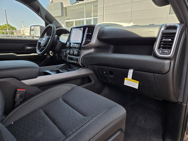 New 2026 Ram 1500 Express 4x4 Crew Cab 5'7 Box  in ,  27