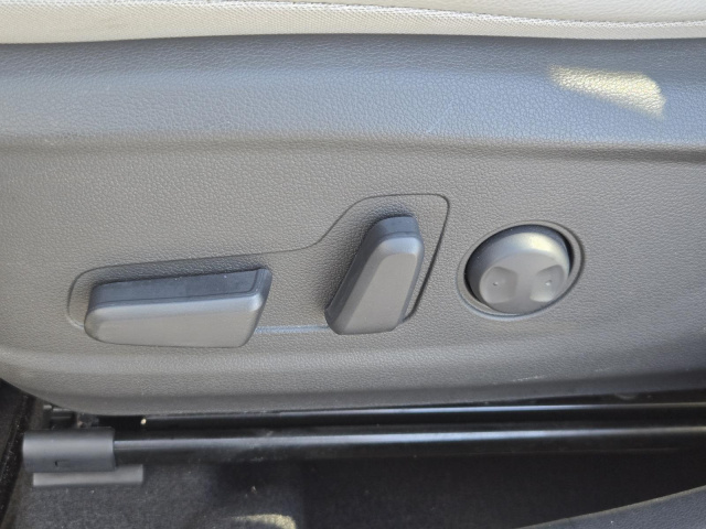 Used 2022 Hyundai Kona Limited DCT FWD  in ,  22
