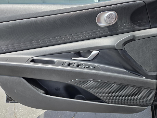 Used 2022 Hyundai Elantra SEL IVT  in ,  18
