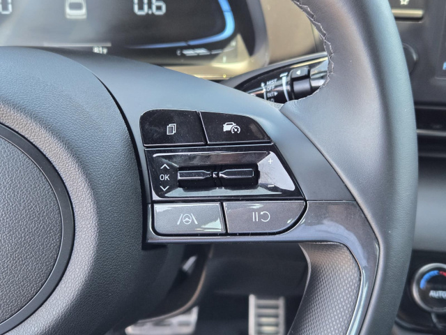 Used 2025 Hyundai Elantra SEL Sport IVT  in ,  17