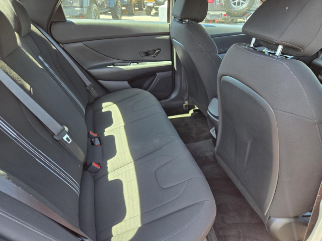 Used 2025 Hyundai Elantra SEL Sport IVT  in ,  27