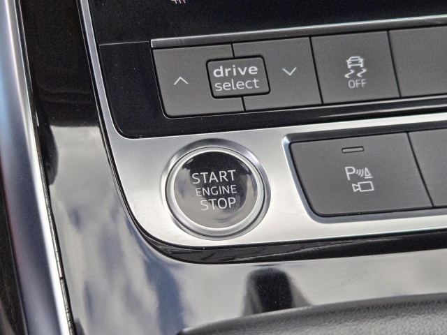 Used 2022 Audi Q7 Premium Plus 55 TFSI quattro  in ,  12