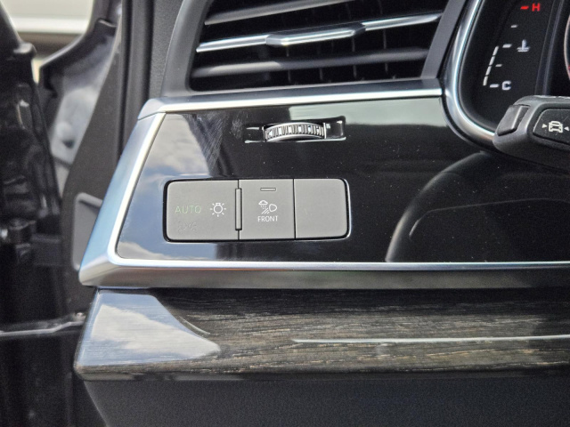 Used 2022 Audi Q7 Premium Plus 55 TFSI quattro  in ,  19