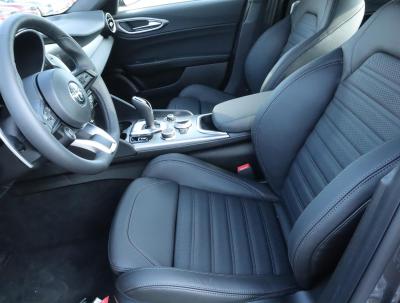 New 2025 Alfa Romeo Giulia RWD  in ,  16