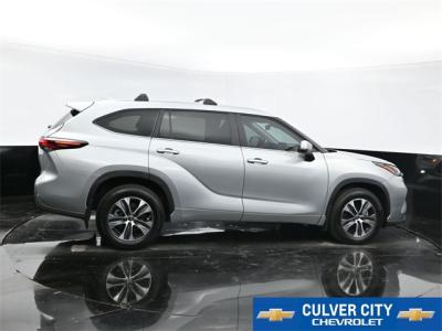 Used 2024 Toyota Highlander XLE in Culver City, CA 9 img