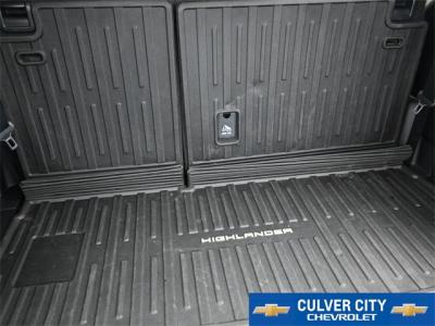 Used 2024 Toyota Highlander XLE in Culver City, CA 13 img