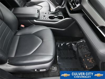 Used 2024 Toyota Highlander XLE in Culver City, CA 15 img