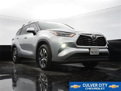 Used 2024 Toyota Highlander XLE in Culver City, CA 18 img