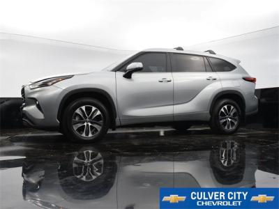 Used 2024 Toyota Highlander XLE in Culver City, CA 20 img