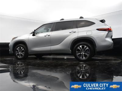 Used 2024 Toyota Highlander XLE in Culver City, CA 21 img