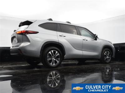 Used 2024 Toyota Highlander XLE in Culver City, CA 24 img