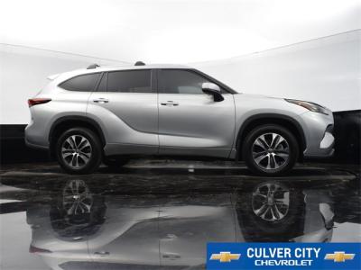 Used 2024 Toyota Highlander XLE in Culver City, CA 25 img