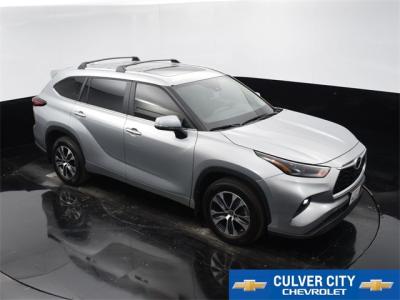 Used 2024 Toyota Highlander XLE in Culver City, CA 26 img