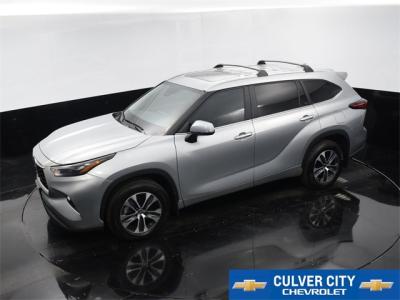 Used 2024 Toyota Highlander XLE in Culver City, CA 28 img