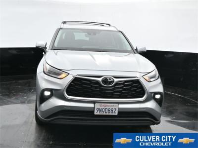 Used 2024 Toyota Highlander XLE in Culver City, CA 2 img
