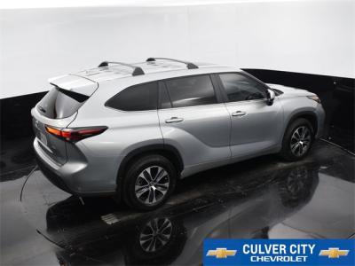 Used 2024 Toyota Highlander XLE in Culver City, CA 32 img