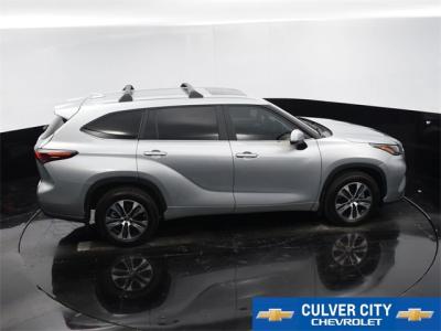 Used 2024 Toyota Highlander XLE in Culver City, CA 33 img