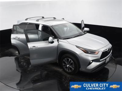 Used 2024 Toyota Highlander XLE in Culver City, CA 34 img
