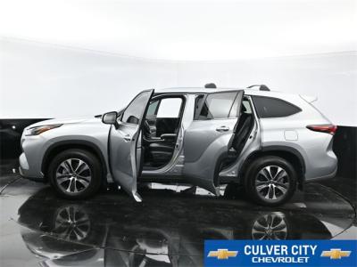 Used 2024 Toyota Highlander XLE in Culver City, CA 37 img