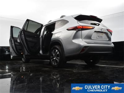 Used 2024 Toyota Highlander XLE in Culver City, CA 38 img