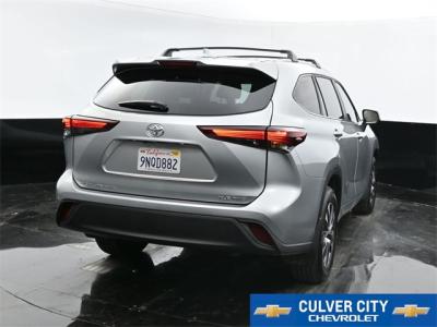 Used 2024 Toyota Highlander XLE in Culver City, CA 7 img