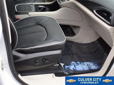 Used 2023 Chrysler Pacifica Limited in Culver City, CA 17 img