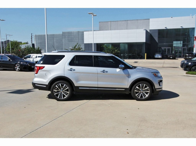 Used 2018 Ford Explorer Platinum in Houston, TX 5