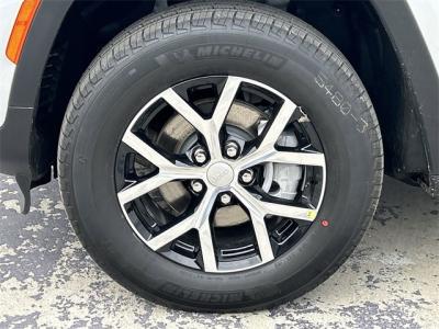 New 2024 Jeep Grand Cherokee Limited  in Anaheim, CA 9